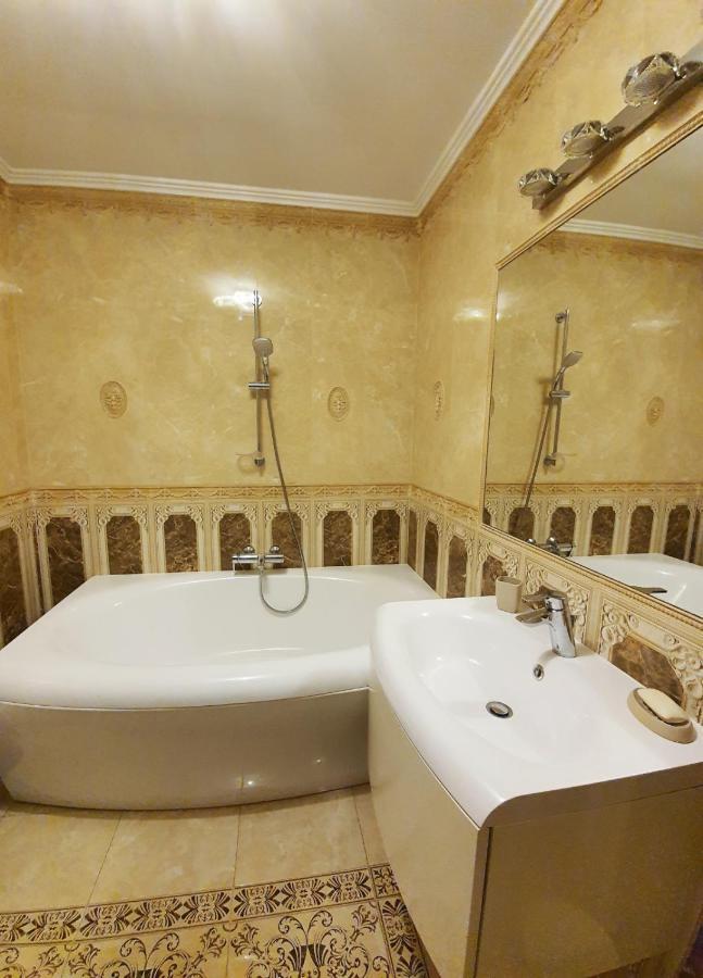 Royal Central Apartament Leilighet Oradea Eksteriør bilde